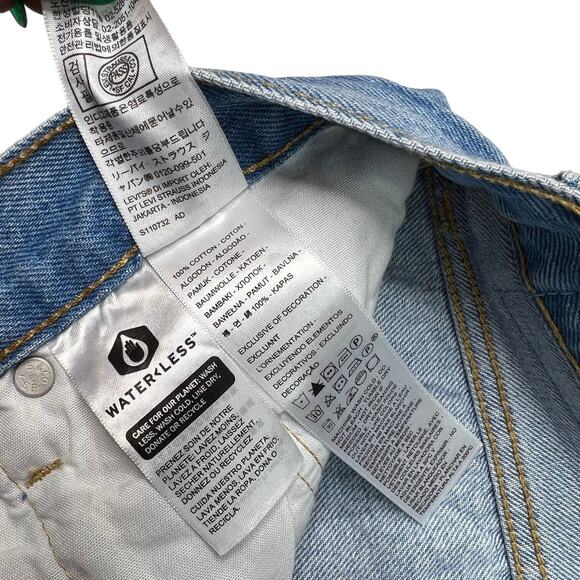 Levi’s 501 Original Cropped Straight Jeans Distressed NWT Light Wash Womens 31 - Picture 8 of 9